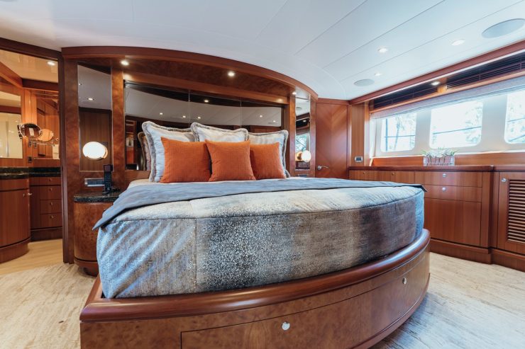 SKULLDUGGERY | 2010 74ft (23m) Ocean Alexander Motor Yacht