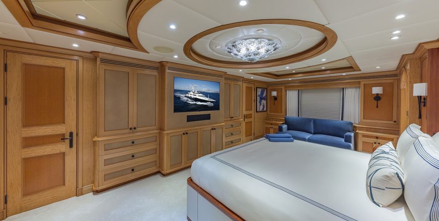 UNBRIDLED | 2009 58.22m (191′) Luxury Aluminium Motor Yacht from American shipyard Trinity