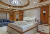 UNBRIDLED | 2009 58.22m (191′) Luxury Aluminium Motor Yacht from American shipyard Trinity