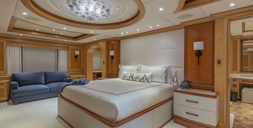 UNBRIDLED | 2009 58.22m (191′) Luxury Aluminium Motor Yacht from American shipyard Trinity