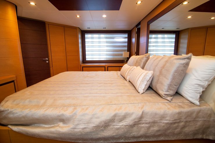 Uptown Girl | 2008 72ft (22m) Pershing High Performance Luxury Motor Yacht