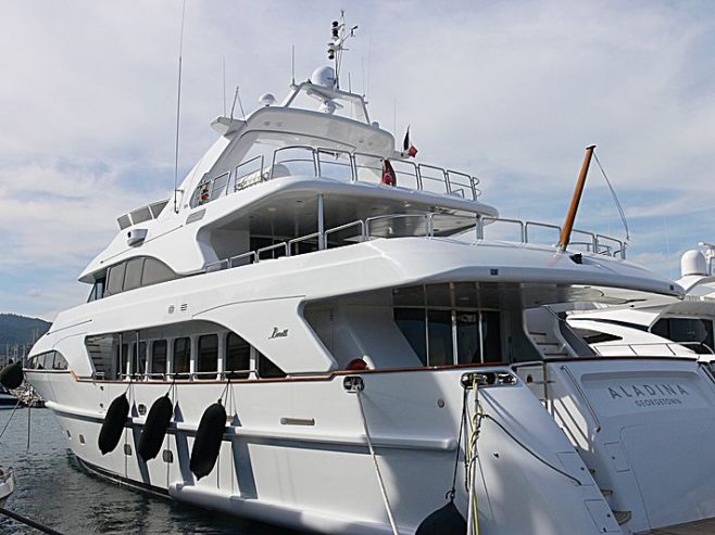 ACCAMA | 2000 34.95m (114’8″) Tri-Deck Luxury Motor Yacht from renowned Italian shipyard BENETTI