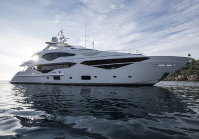 BERCO-VOYAGER-is-a-40.05m-131-522-Performance-Luxury-Motor-Yacht-for-charter-YachtDealz4