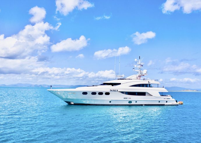 DE LISLE III | 2008 42m (137′ 10″) Luxury Tri-Deck Motor Yacht from UAE shipyard Gulf Craft