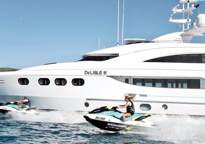 DE-LISLE-III-is-a-42m-137-1022-Luxury-Tri-Deck-Motor-Yacht-for-charter-YachtDealz5