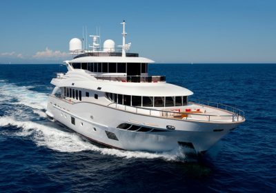 GATSBY-is-a-30.4m-99922-Luxury-Motor-Yacht-launched-in-2014-for-charter-YachtDealz5