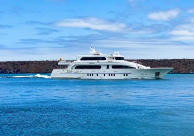 GRAND-DAPHNE-is-a-39.81m-130-722-Luxury-Aluminium-Motor-Yacht-for-charter-YachtDealz10