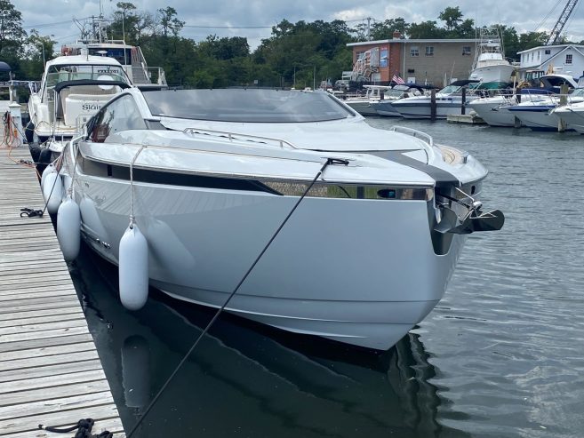 Just Us | 2022 33ft (10.06m) Day boat built by British shipyard Fairline Yachts