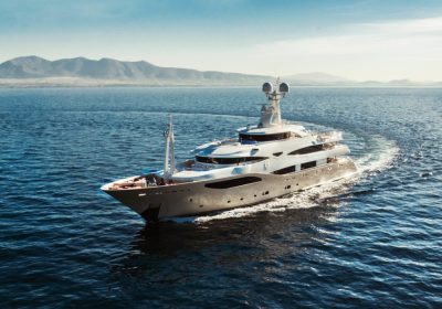 LIGHT-HOLIC-2011-19610-60m-Motor-Yacht-for-charter-YachtDealz16