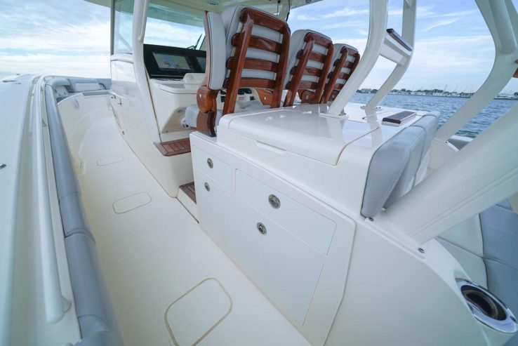 Liquid Negotiations | 2019 42ft (12.85m) Luxury Center Console Scout 42 LXF