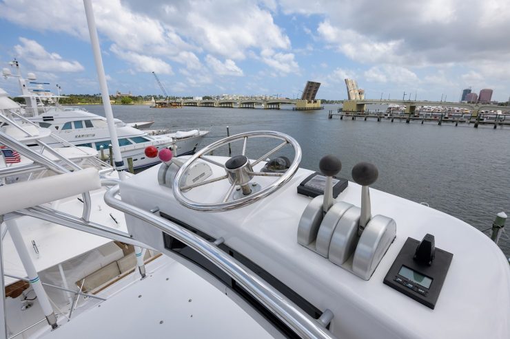 MA FEMME | 1999 65ft (19.81m) Sportfisher Motor Yacht built by US shipyard Hatteras Yachts