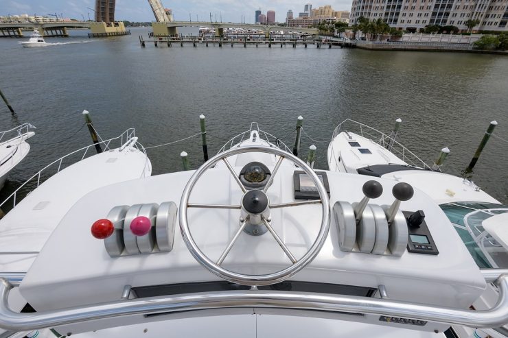 MA FEMME | 1999 65ft (19.81m) Sportfisher Motor Yacht built by US shipyard Hatteras Yachts