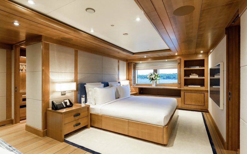 MIMI | 2008 60m (196′ 10″) Luxury Steel Motor Yacht from renowned Italian shipyard BENETTI