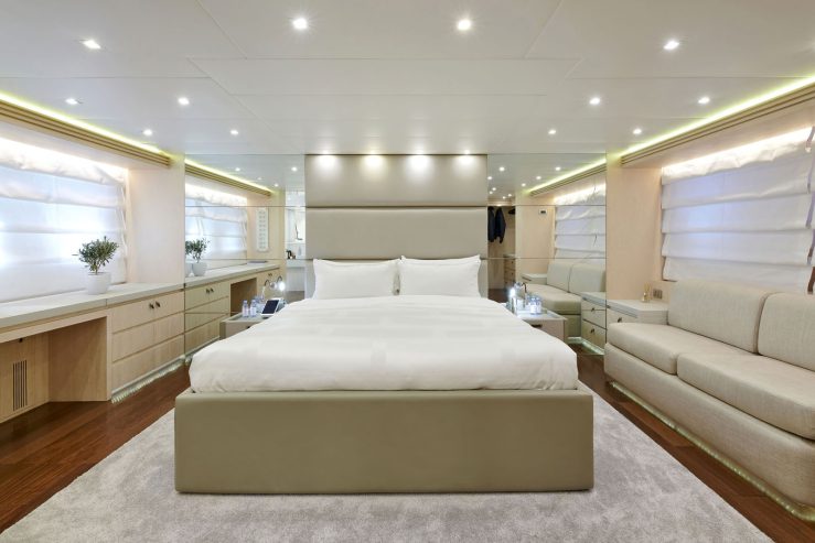 TROPICANA | 2004 105’ (32m) Luxury Flybridge Aluminium Motor Yacht built by Italian shipyard Admiral