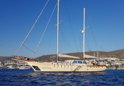 AEGEAN-SCHATZ-2006-30m-98-Gulet-Motor-Sail-Yacht-for-charter-YachtDealz27