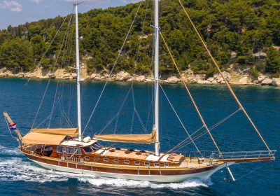 ANGELICA-1991-30.8m-101-Gulet-Sail-Yacht-for-charter-YachtDealz26