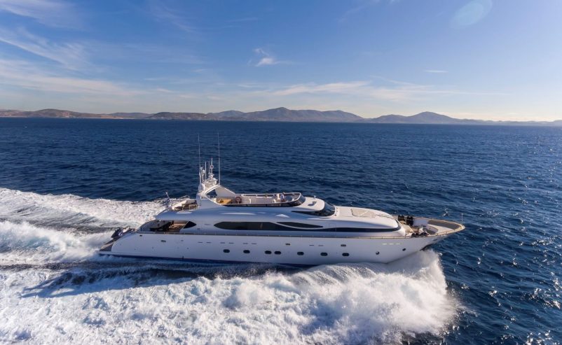 ANASA | 2009 35.05m (115′) Luxury Flybridge Motor Yacht from Italian shipyard Maiora