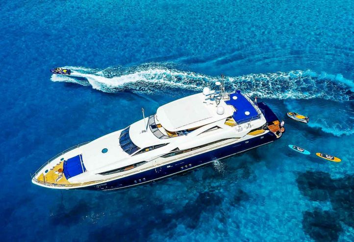 CASSIOPEIA | 2009 33.91m (111’2″ ) Luxury Flybridge Motor Yacht from British shipyard SUNSEEKER