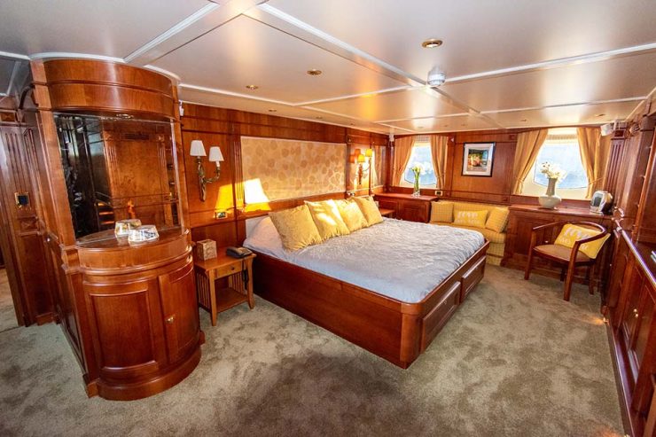 CHANTAL | 1965 36.75m (120’5″ ) Classic Luxury Steel Motor Yacht from South African shipyard Global Engineering