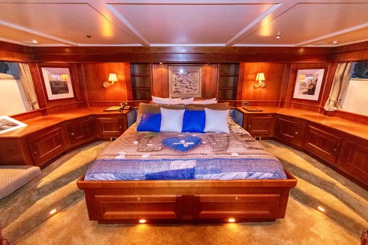 CHANTAL | 1965 36.75m (120’5″ ) Classic Luxury Steel Motor Yacht from South African shipyard Global Engineering