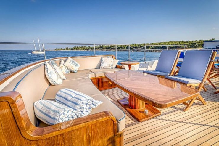 CHANTELLA | 1966 30m (98’4″) Classic Luxury Motor Yacht from French shipyard Chantier Naval d’Antibes