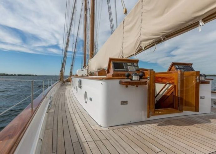 COLUMBIA | 2014 43.03m (141’1″ ) Modern Luxury Steel Schooner Sail Yacht from American shipyard Eastern Shipbuilding