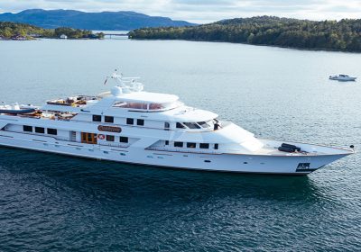 DAYDREAM-1991-42.67m-1399″-Motor-Yacht-for-charter-YachtDealz1