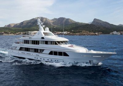 GO-2010-43m-141122-Tri-Deck-Steel-Motor-Yacht-for-charter-YachtDealz11