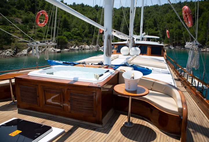 GULET DOLCE VITA | 2005 34m (112′) Classic Style Gulet Wood Sail Yacht