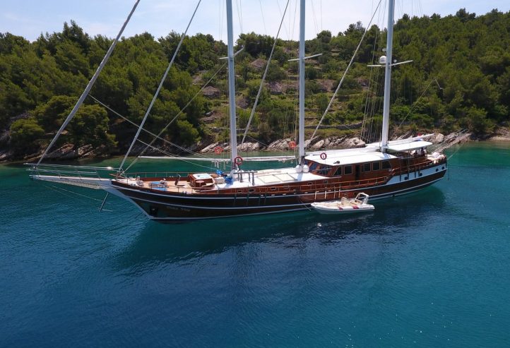 GULET DOLCE VITA | 2005 34m (112′) Classic Style Gulet Wood Sail Yacht