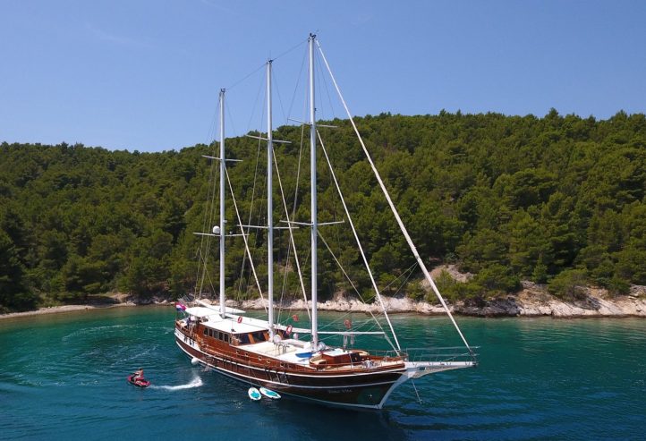 GULET DOLCE VITA | 2005 34m (112′) Classic Style Gulet Wood Sail Yacht