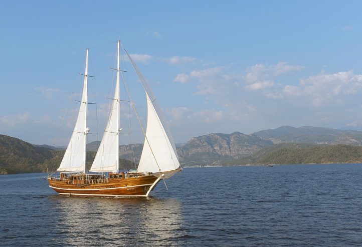 KAPTAN KADIR | 2004 37m (121′) Luxury Wood Gulet Sail Yacht