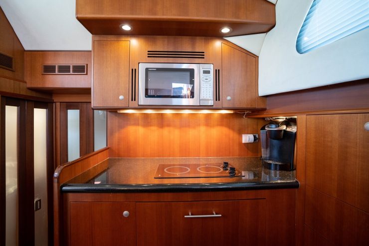 MARINA | 2008 56′3″ (17.14m) Luxury Performance Motor Yacht built by US shipyard Huckins Yacht