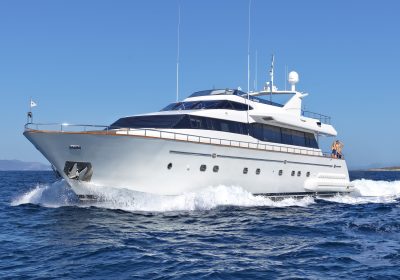 MARTINA-2002-30.7m-100722-Flybridge-Motor-Yacht-for-charter-YachtDealz22