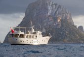 MONARA | 1969 25.8m (84’6″ ) Classic Pilothouse Luxury Steel Motor Yacht from Dutch shipyard Feadship