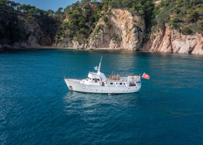 MONARA | 1969 25.8m (84’6″ ) Classic Pilothouse Luxury Steel Motor Yacht from Dutch shipyard Feadship