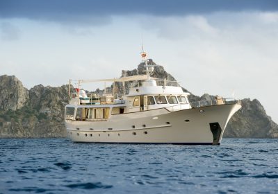 Monara-1969-84-822-FEADSHIP-Motor-Yacht-For-Sale-YachtDealz29