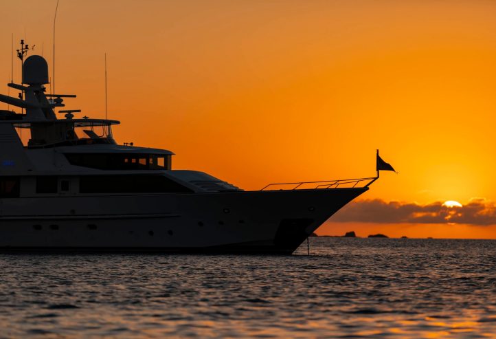 PHOENIX ONE | 1983 34.75m (114′) Classic Flybridge Aluminium Motor Yacht from Australian shipyard Lloyds