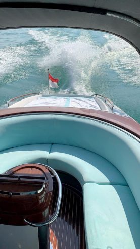 SM ART | 2016 33ft (10m) Aquariva Super Day Boat built by Italian shipyard RIVA