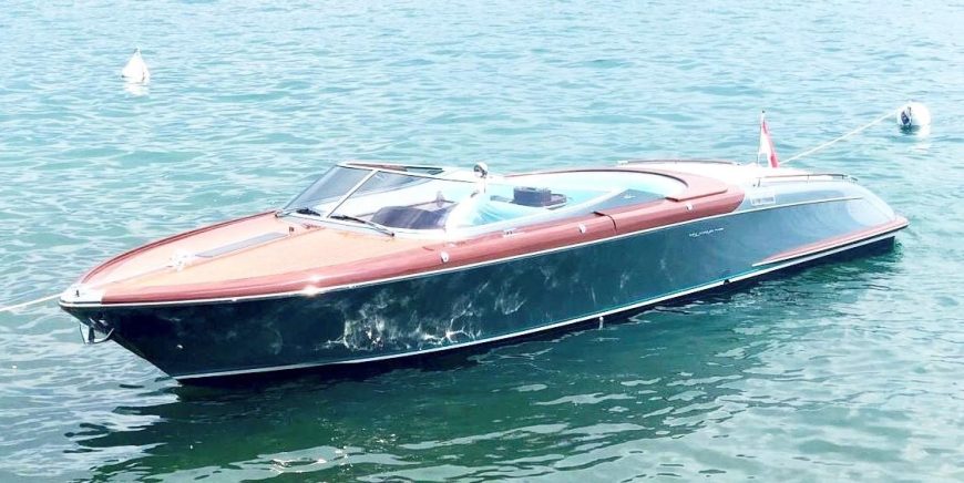 SM ART | 2016 33ft (10m) Aquariva Super Day Boat built by Italian shipyard RIVA