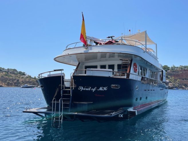 SPIRIT OF MK | 1980 32.25m (105’8″) Classic Luxury Steel Motor Yacht from Italian shipyard CRN