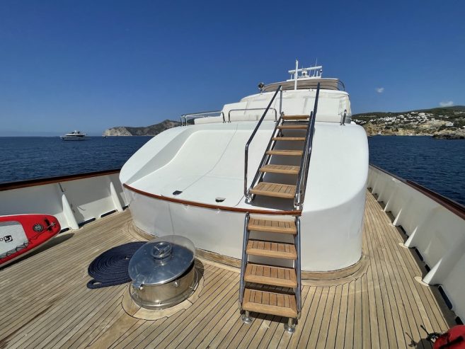 SPIRIT OF MK | 1980 32.25m (105’8″) Classic Luxury Steel Motor Yacht from Italian shipyard CRN