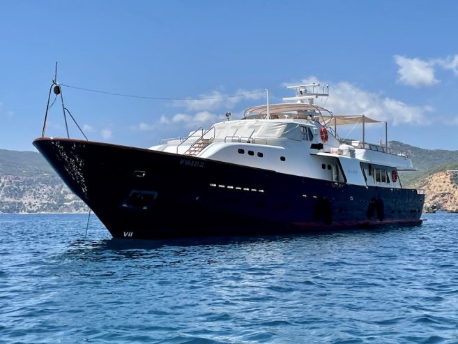 SPIRIT OF MK | 1980 32.25m (105’8″) Classic Luxury Steel Motor Yacht from Italian shipyard CRN