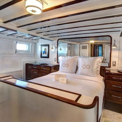 TIMELESS | 1947 24m (78’9″) Classic Cruising Motor Yacht built by American industrialist John Trumpy