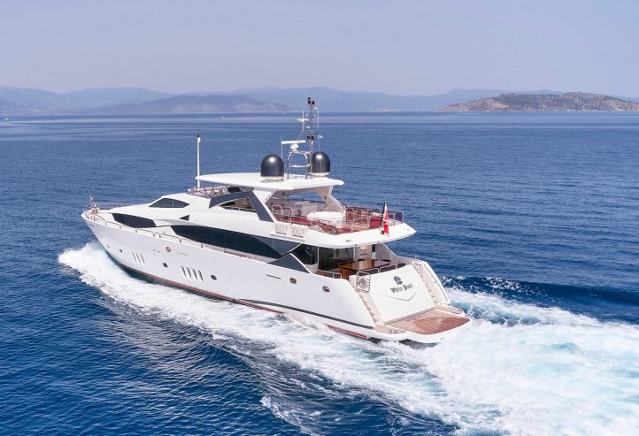 WHITE PEARL I | 2010 33.91m (111’2″ ) Performance Flybridge Motor Yacht from British shipyard Sunseeker