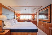 WHITE PEARL I | 2010 33.91m (111’2″ ) Performance Flybridge Motor Yacht from British shipyard Sunseeker