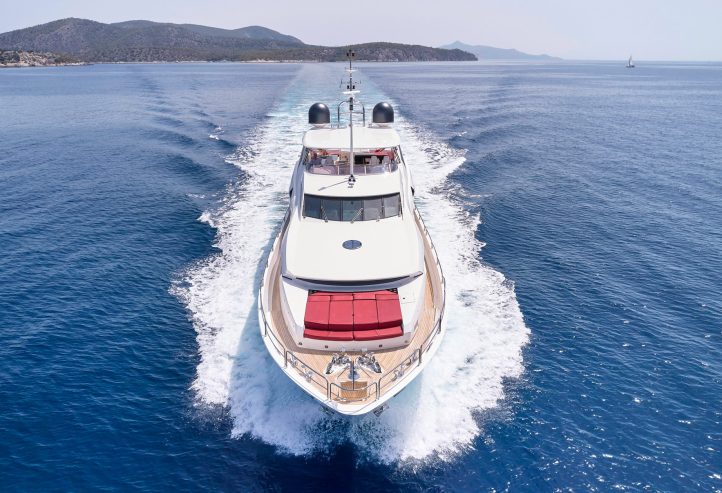 WHITE PEARL I | 2010 33.91m (111’2″ ) Performance Flybridge Motor Yacht from British shipyard Sunseeker