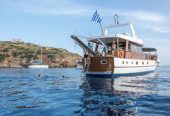 AMANDA | 1956 23.77m (78′) Classic Wood Cruising Motor Yacht from British shipyard Graham Bunn Norfolk