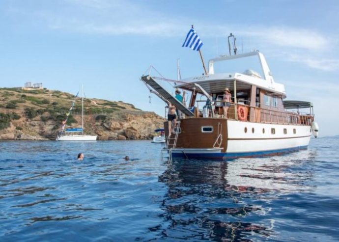 AMANDA | 1956 23.77m (78′) Classic Wood Cruising Motor Yacht from British shipyard Graham Bunn Norfolk