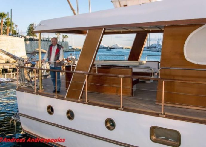 AMANDA | 1956 23.77m (78′) Classic Wood Cruising Motor Yacht from British shipyard Graham Bunn Norfolk